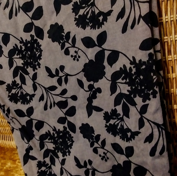 St. John's Bay Taupe and Black Front Zip Cotton Spandex Floral Crop Pants 20W - Picture 3 of 6